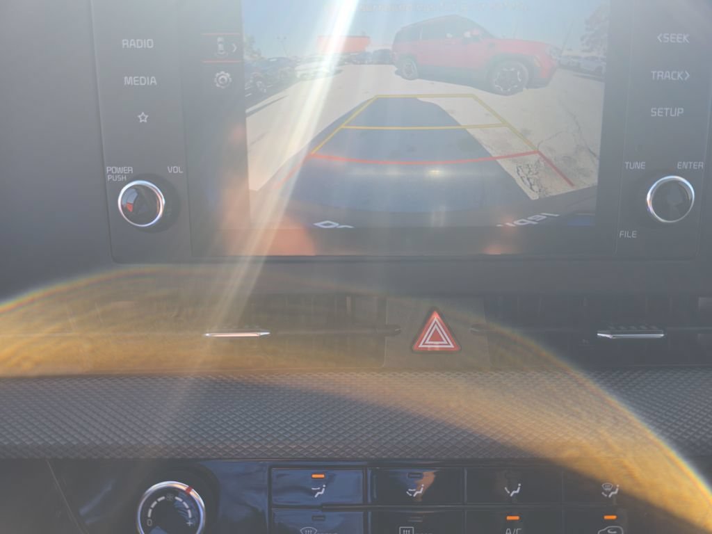 Used 2025 Kia Sportage LX FWD image 18