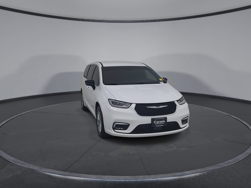 Used 2025 Chrysler Pacifica Select AWD/4WD image 5