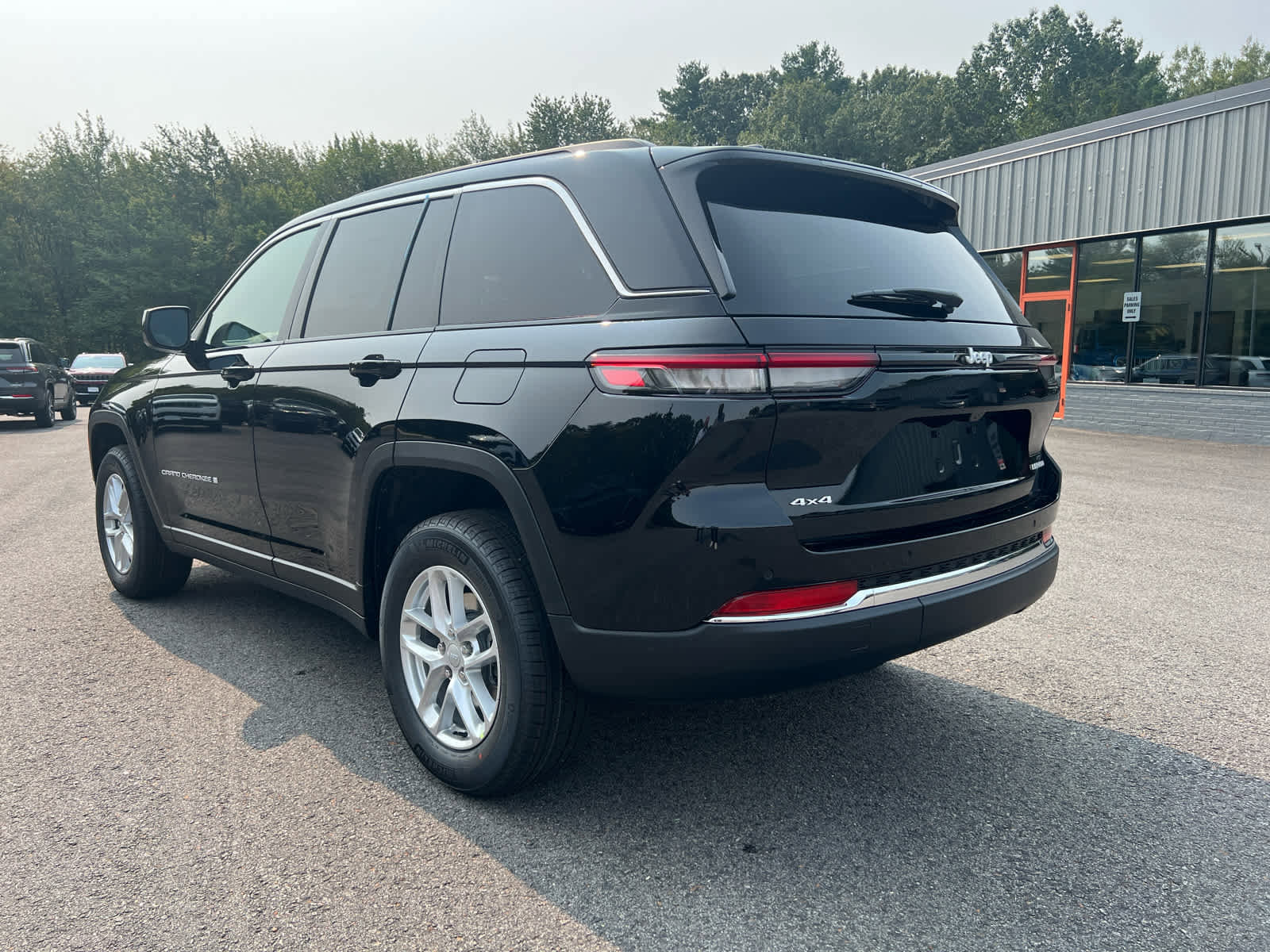 New 2025 Jeep Grand Cherokee Laredo w/ Luxury Tech Group I image 6