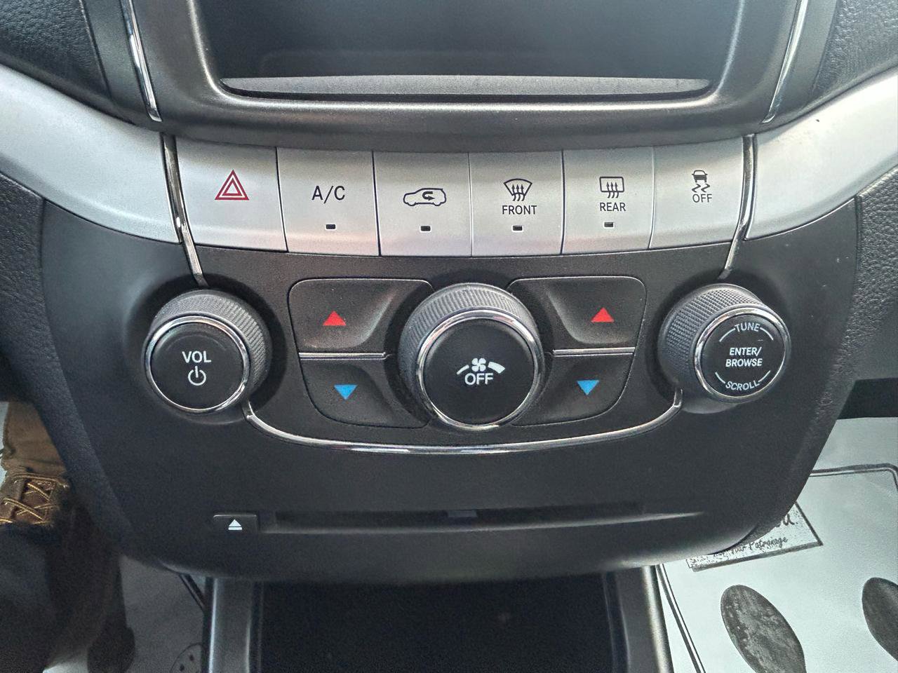 Used 2012 Dodge Journey SXT w/ Flexible Seating Group FWD image 24