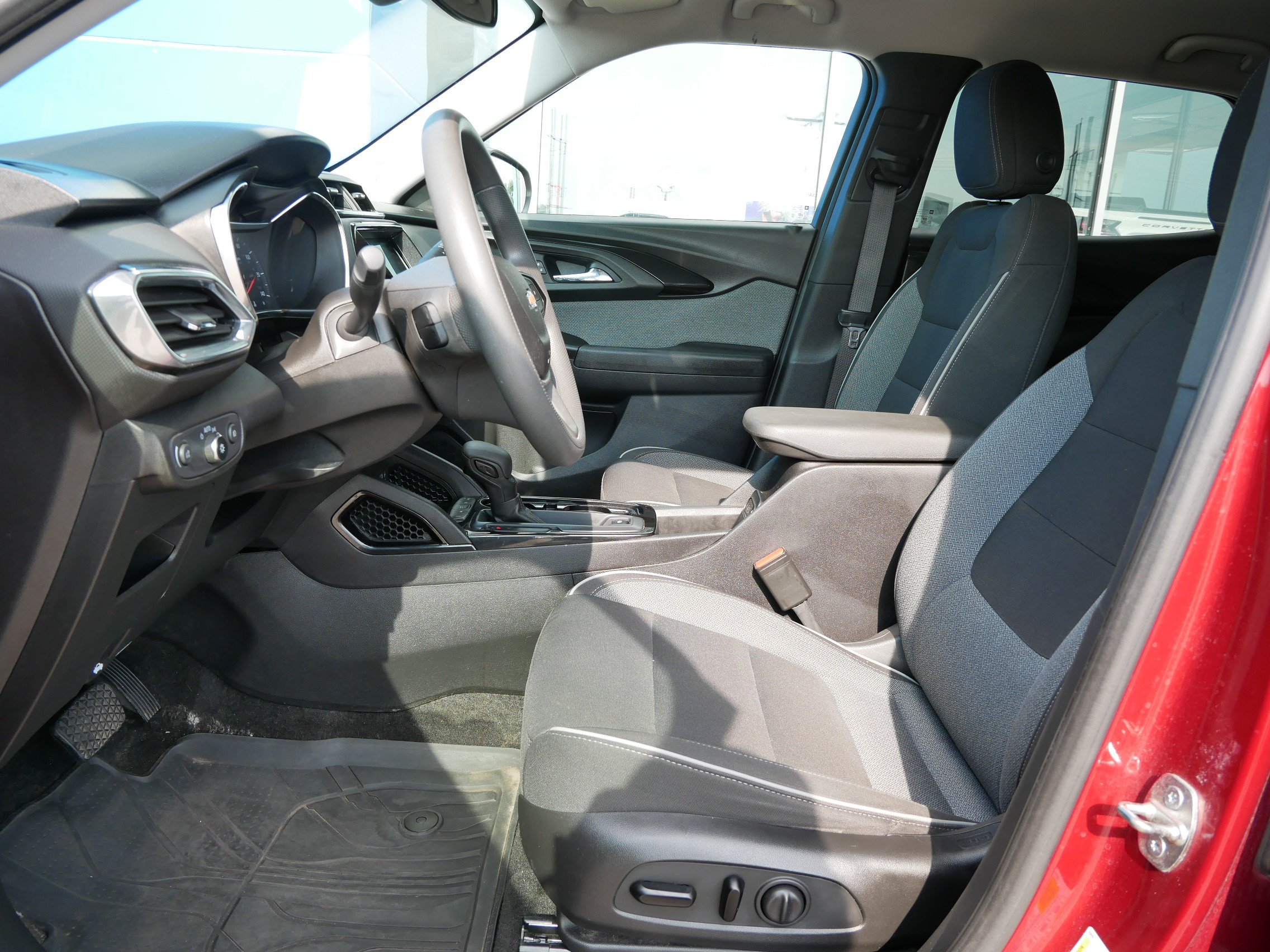 Used 2021 Chevrolet TrailBlazer LT w/ Convenience Package AWD/4WD image 8