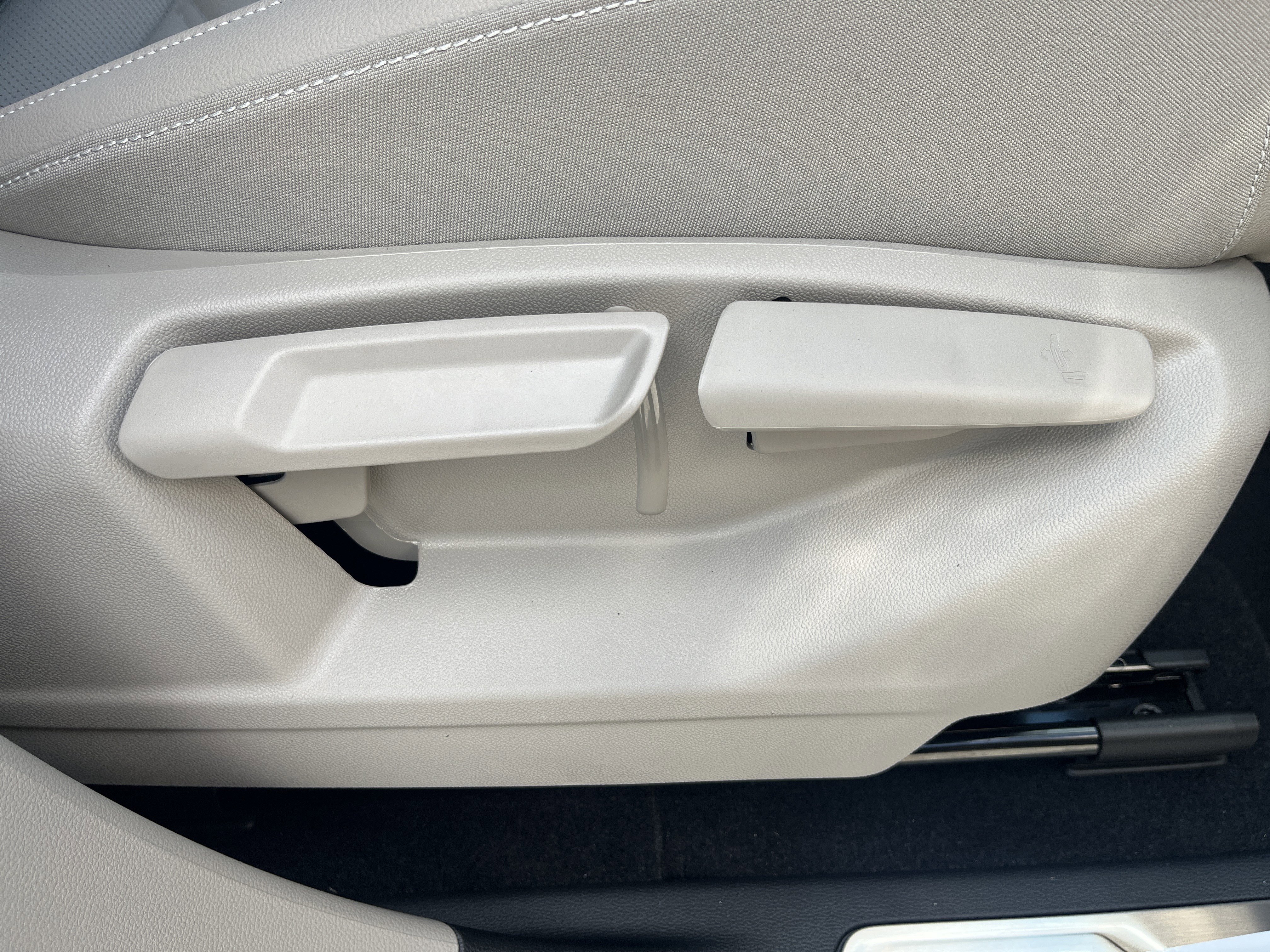 New 2026 Volkswagen Atlas SE image 24