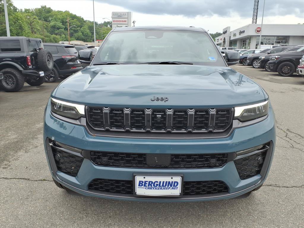 New 2026 Jeep Grand Cherokee Summit w/ Obsidian Package AWD/4WD image 9