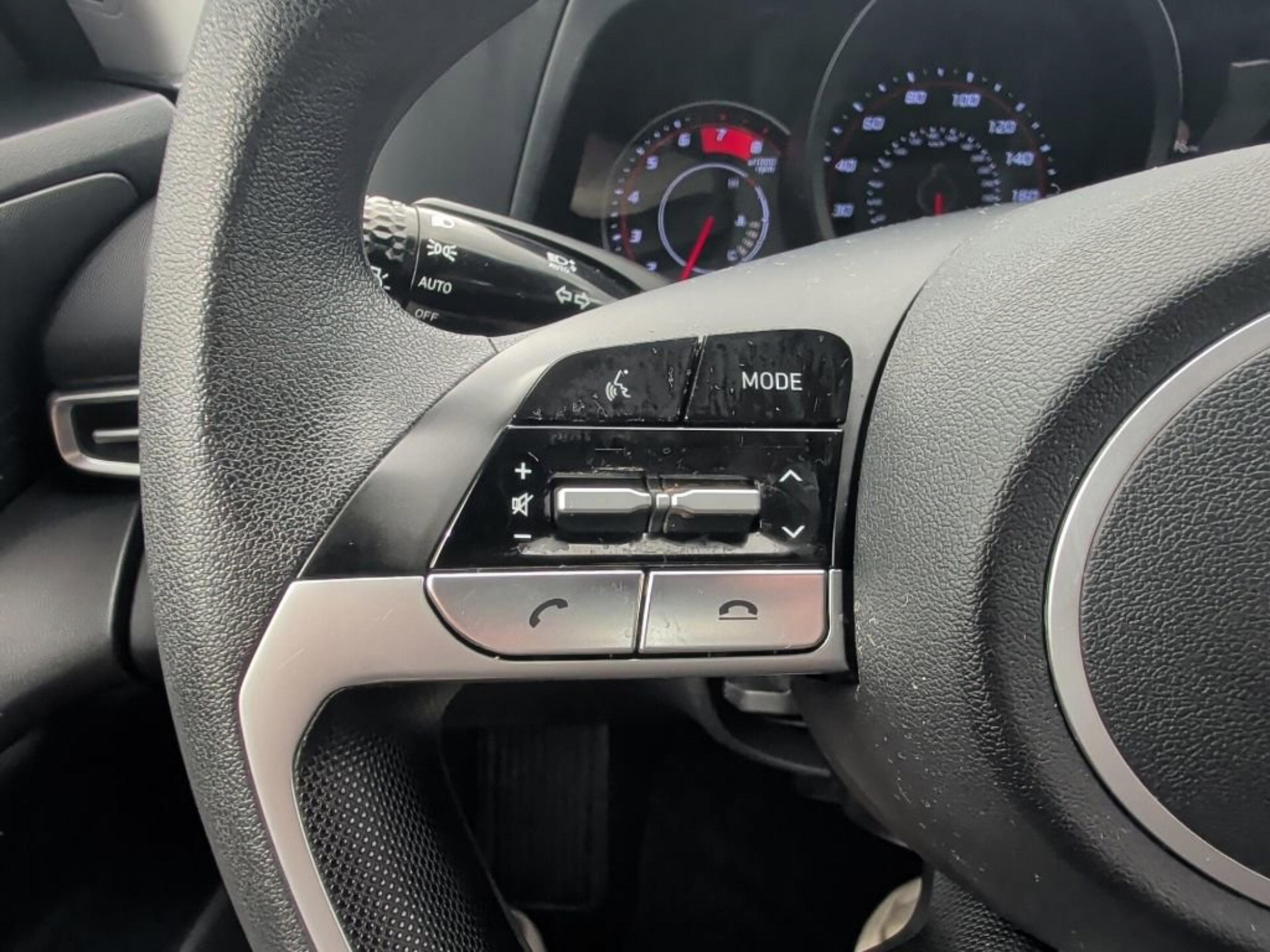 Used 2023 Hyundai Elantra SEL w/ Preferred Accessory Package FWD image 18