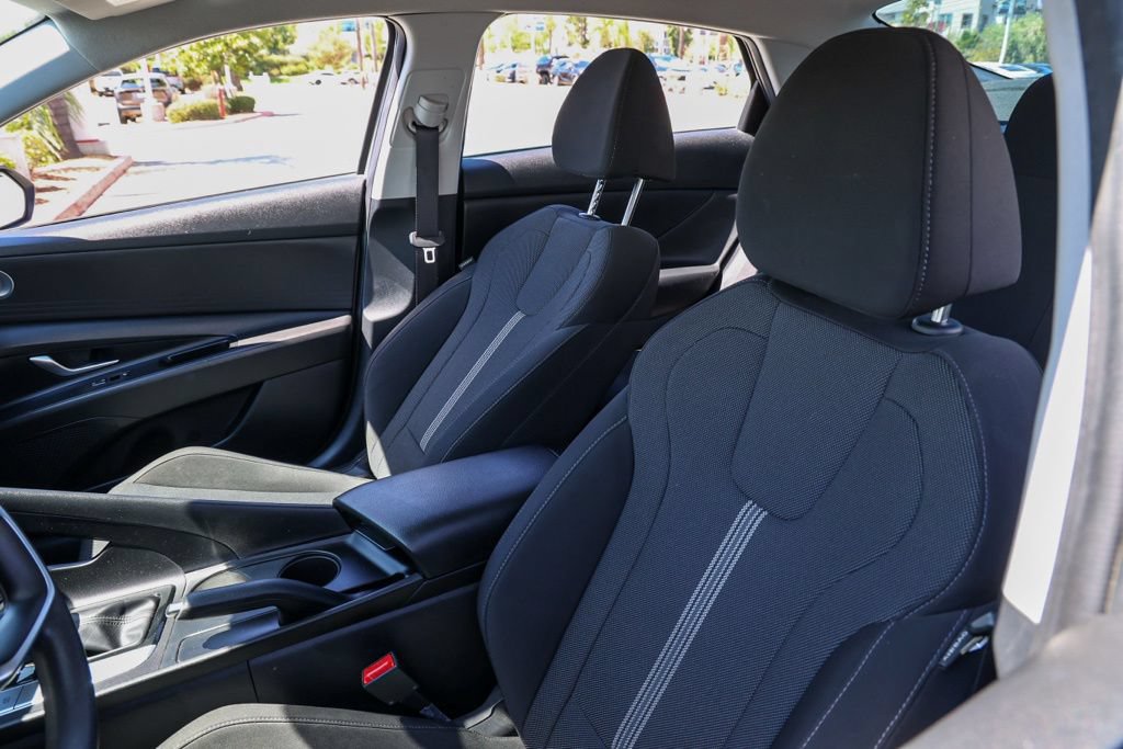 Used 2021 Hyundai Elantra SE FWD image 15