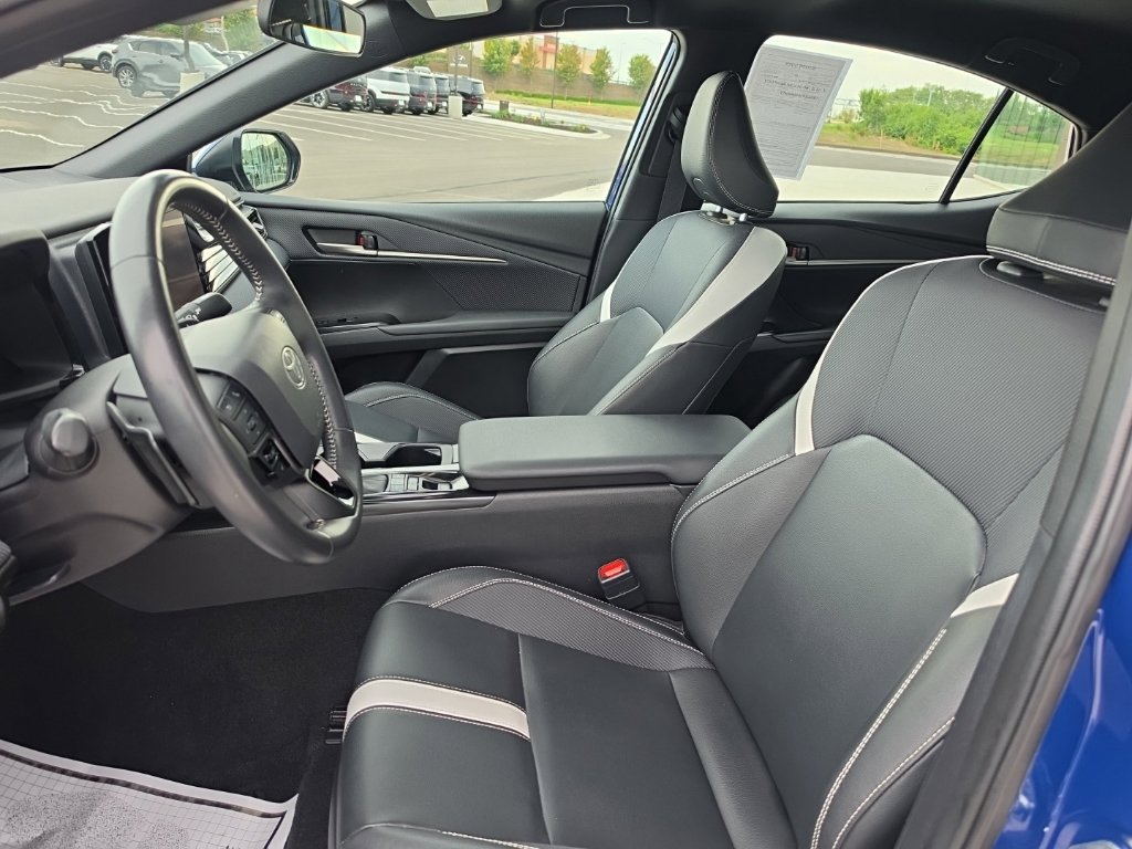 Used 2025 Toyota Camry SE FWD image 11