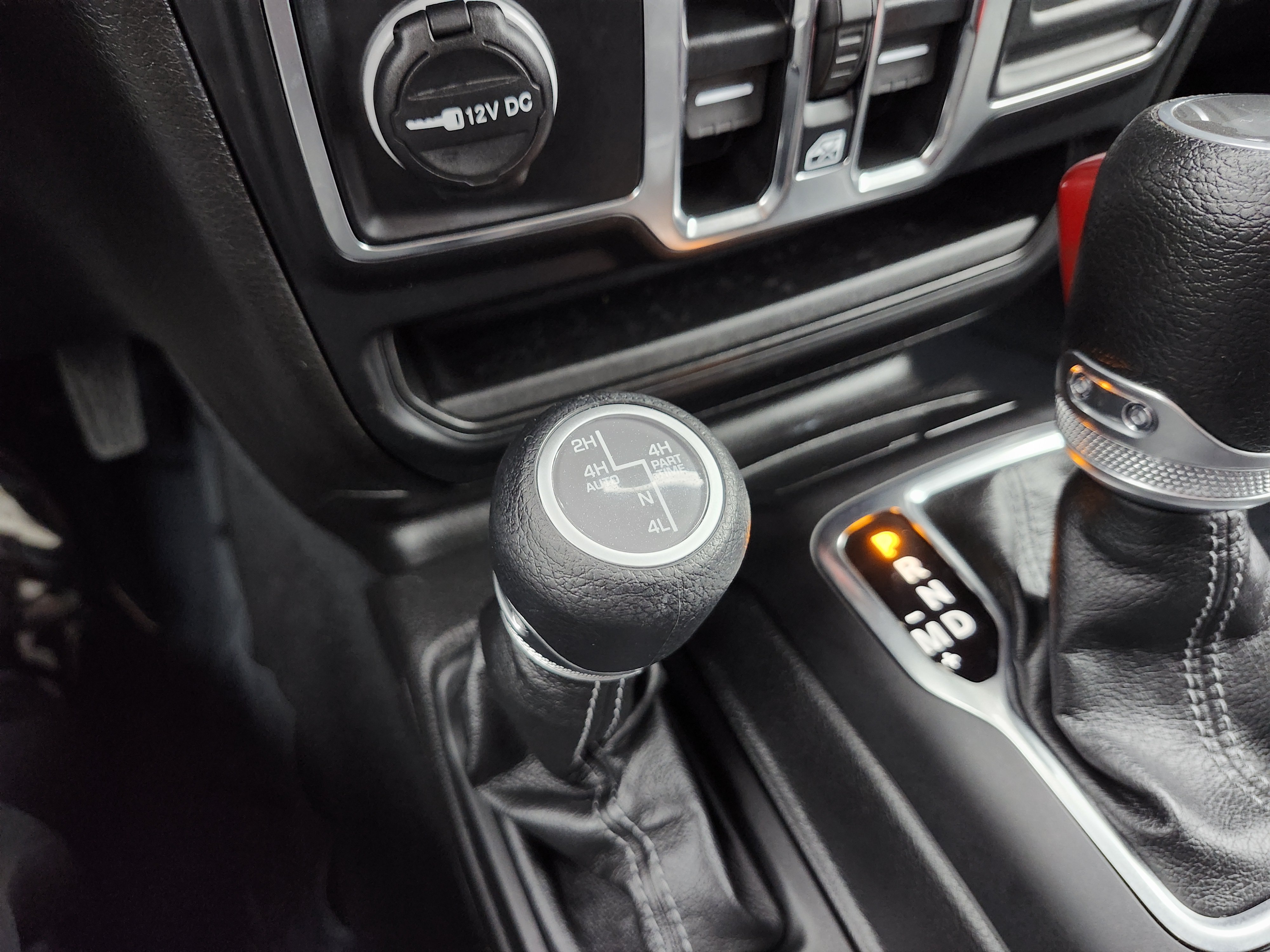 Used 2024 Jeep Wrangler Unlimited w/ Convenience Group AWD/4WD image 10