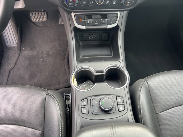 Used 2023 GMC Terrain SLT image 12