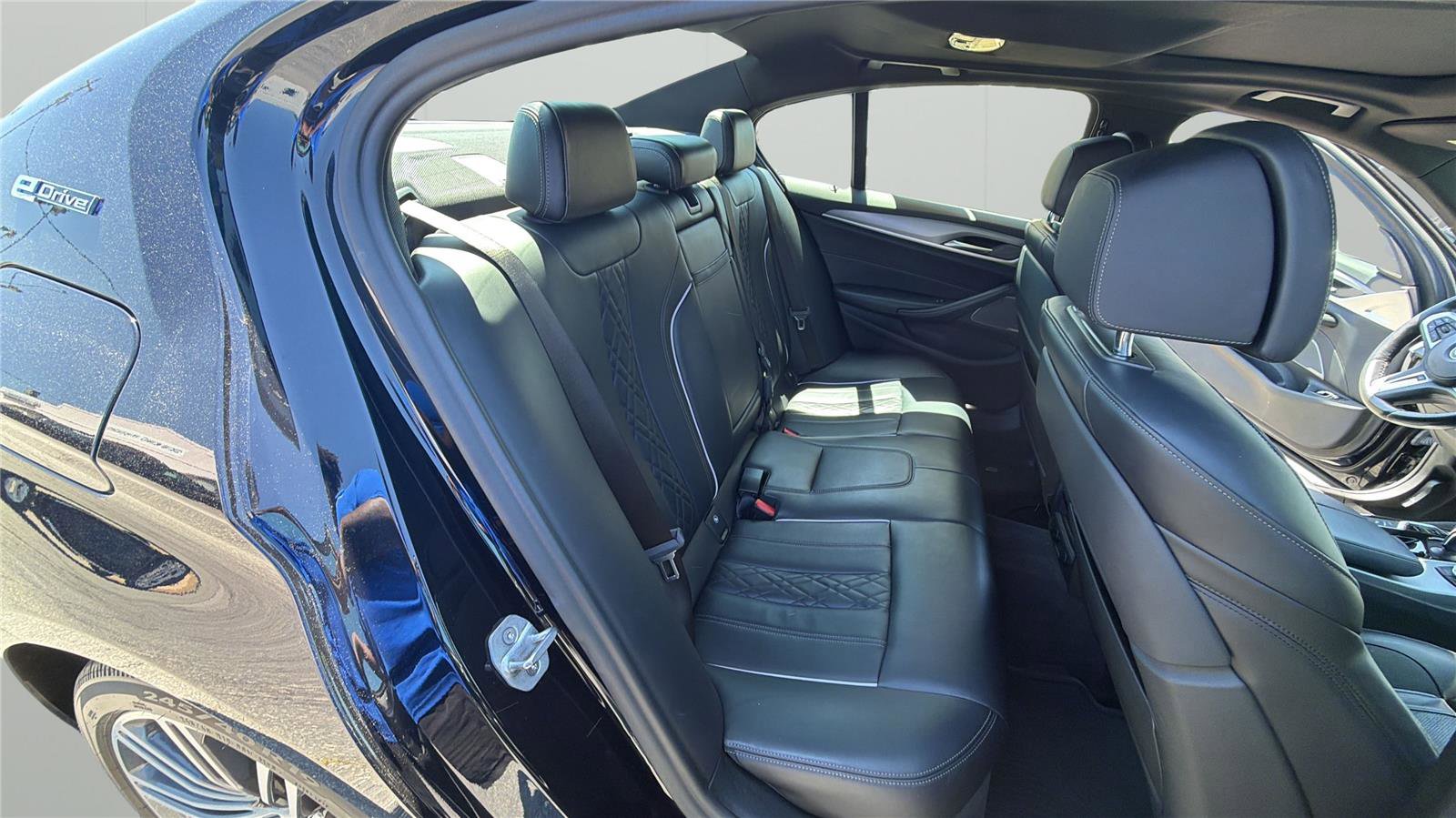 Used 2018 BMW 530e xDrive w/ M Sport Package 2 AWD/4WD image 13