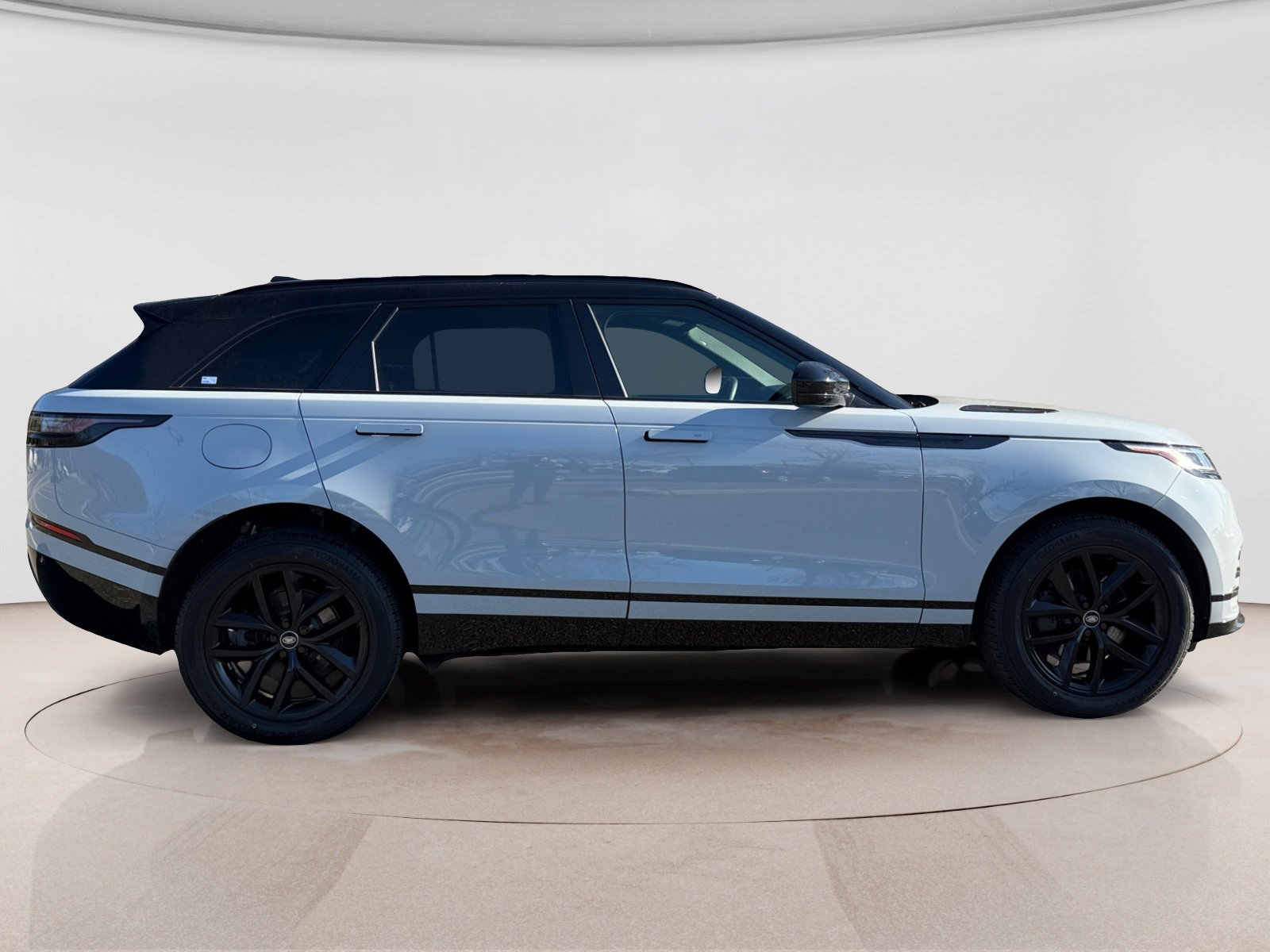 Used 2024 Land Rover Range Rover Velar Dynamic SE AWD/4WD image 6