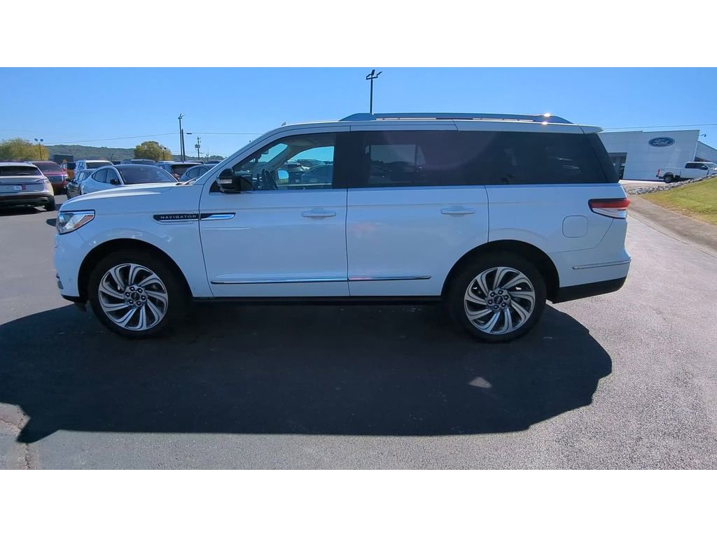 Used 2024 Lincoln Navigator Reserve image 5