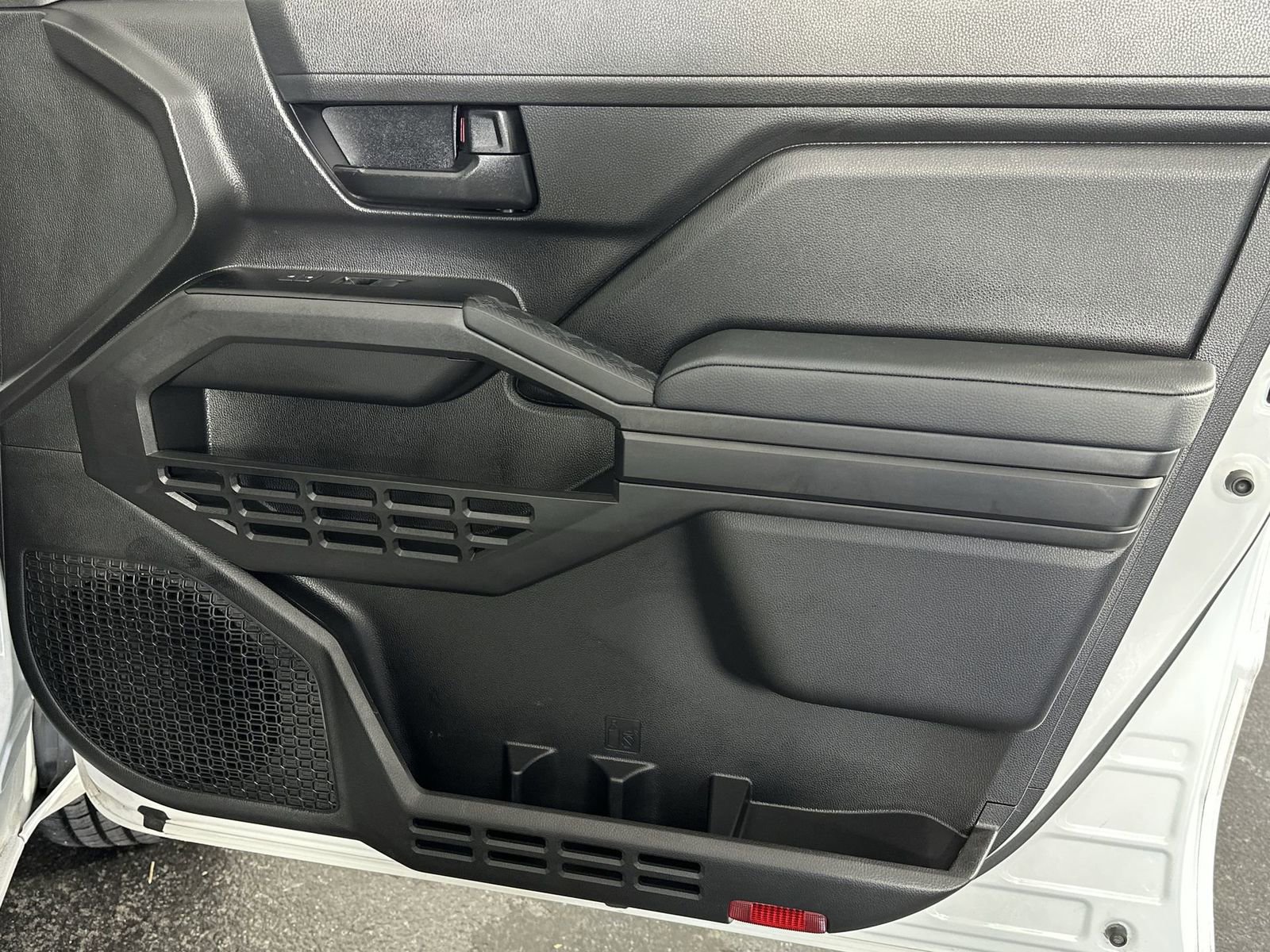 Used 2025 Toyota Tacoma SR image 32