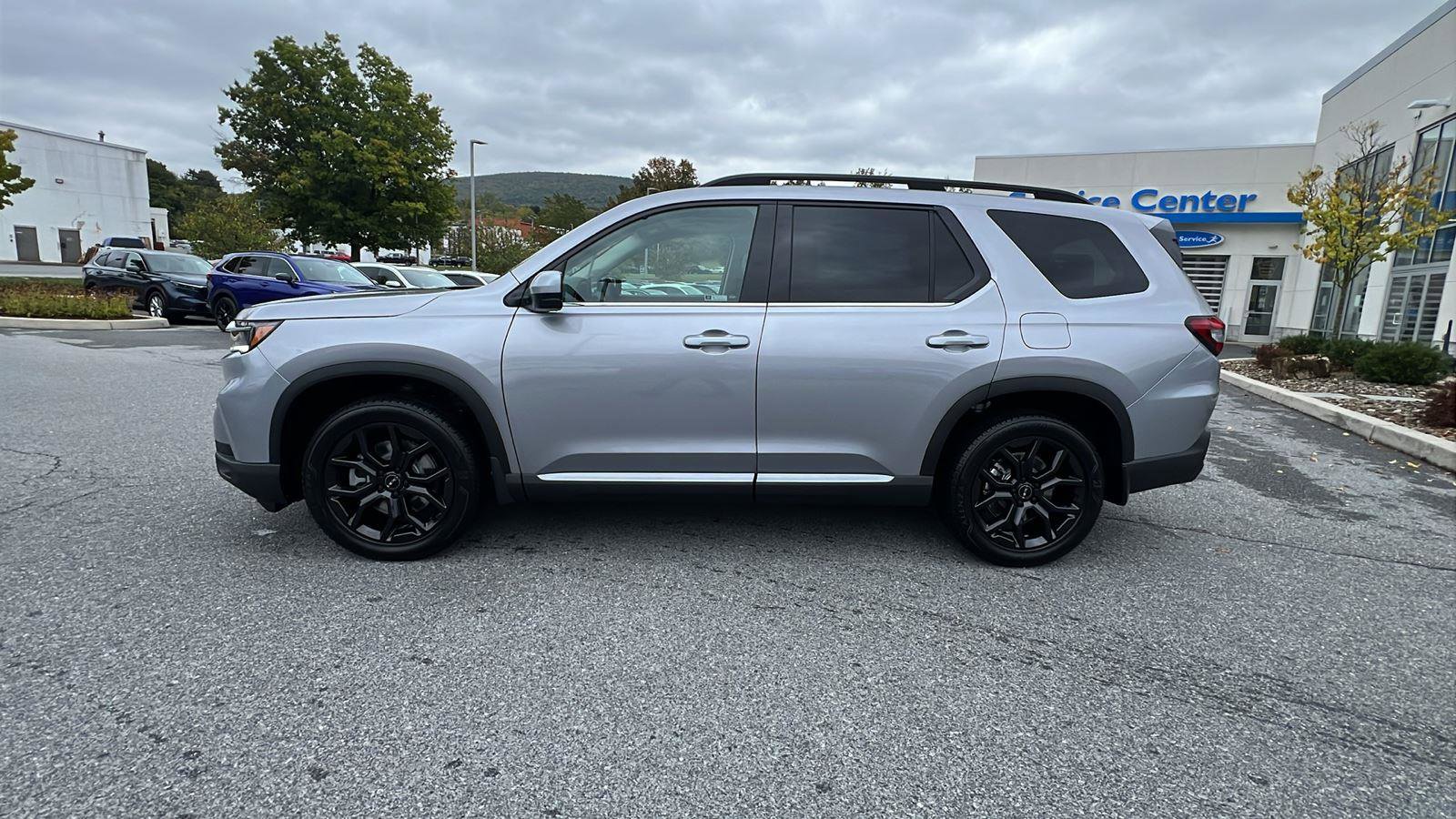 New 2025 Honda Pilot Touring image 7