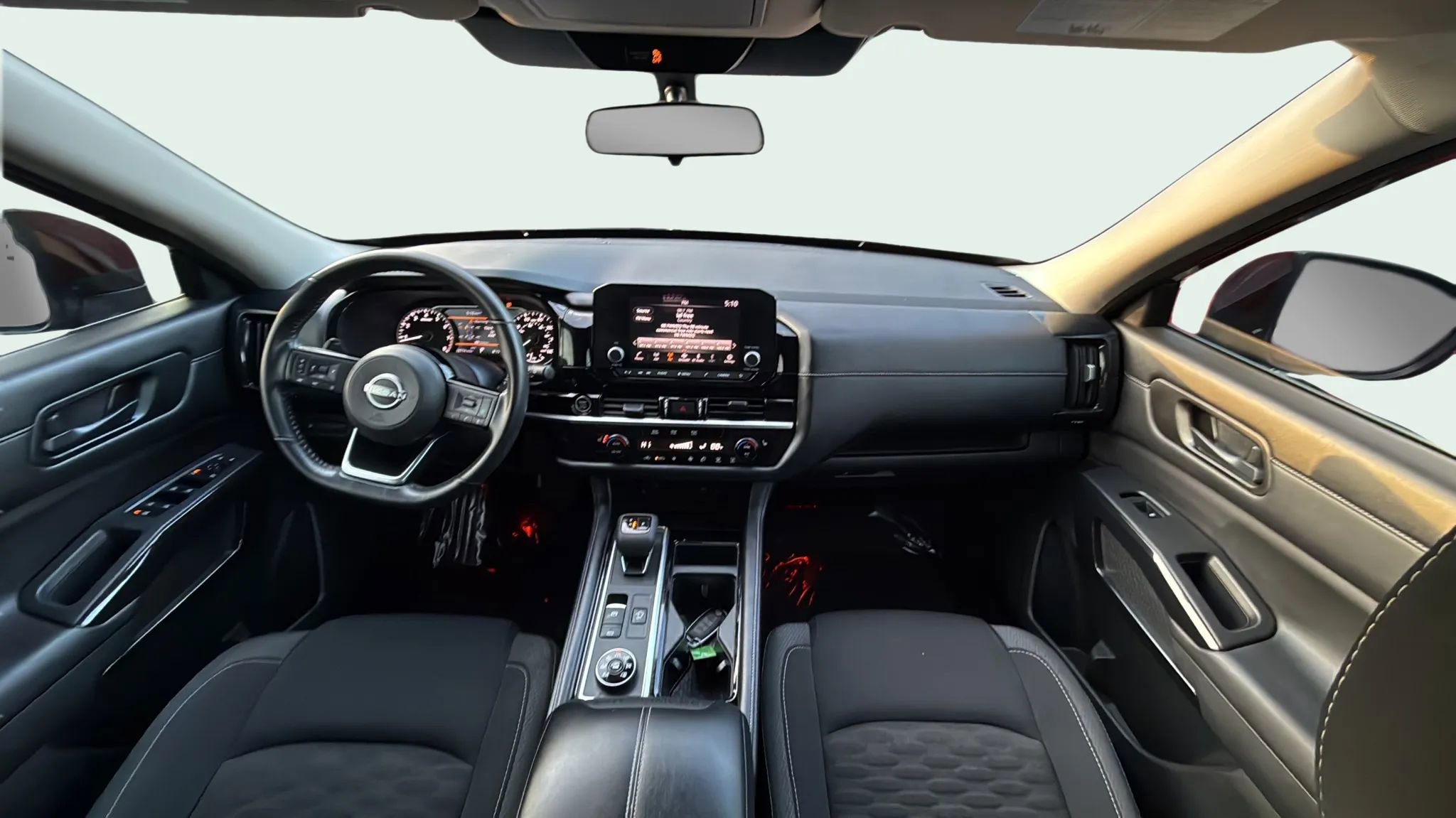 Used 2023 Nissan Pathfinder SV image 11