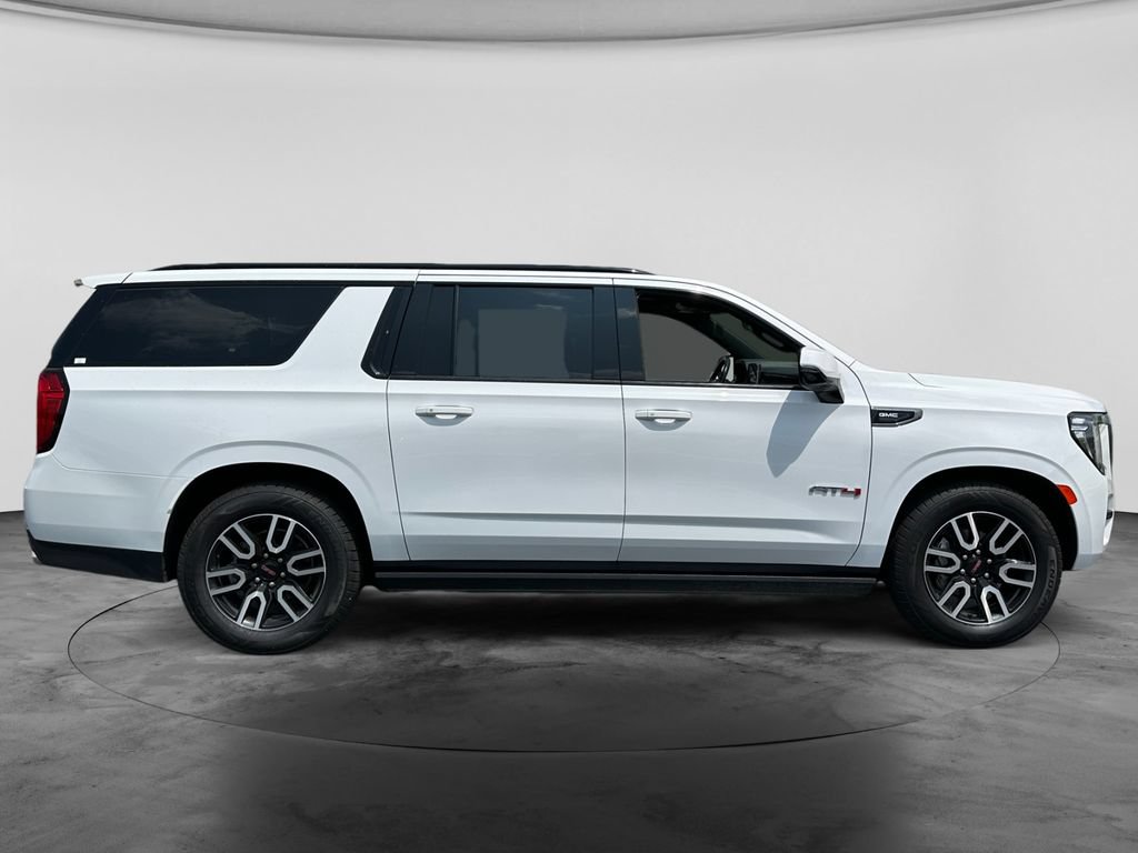 Used 2022 GMC Yukon XL AT4 w/ AT4 Premium Plus Package AWD/4WD image 9