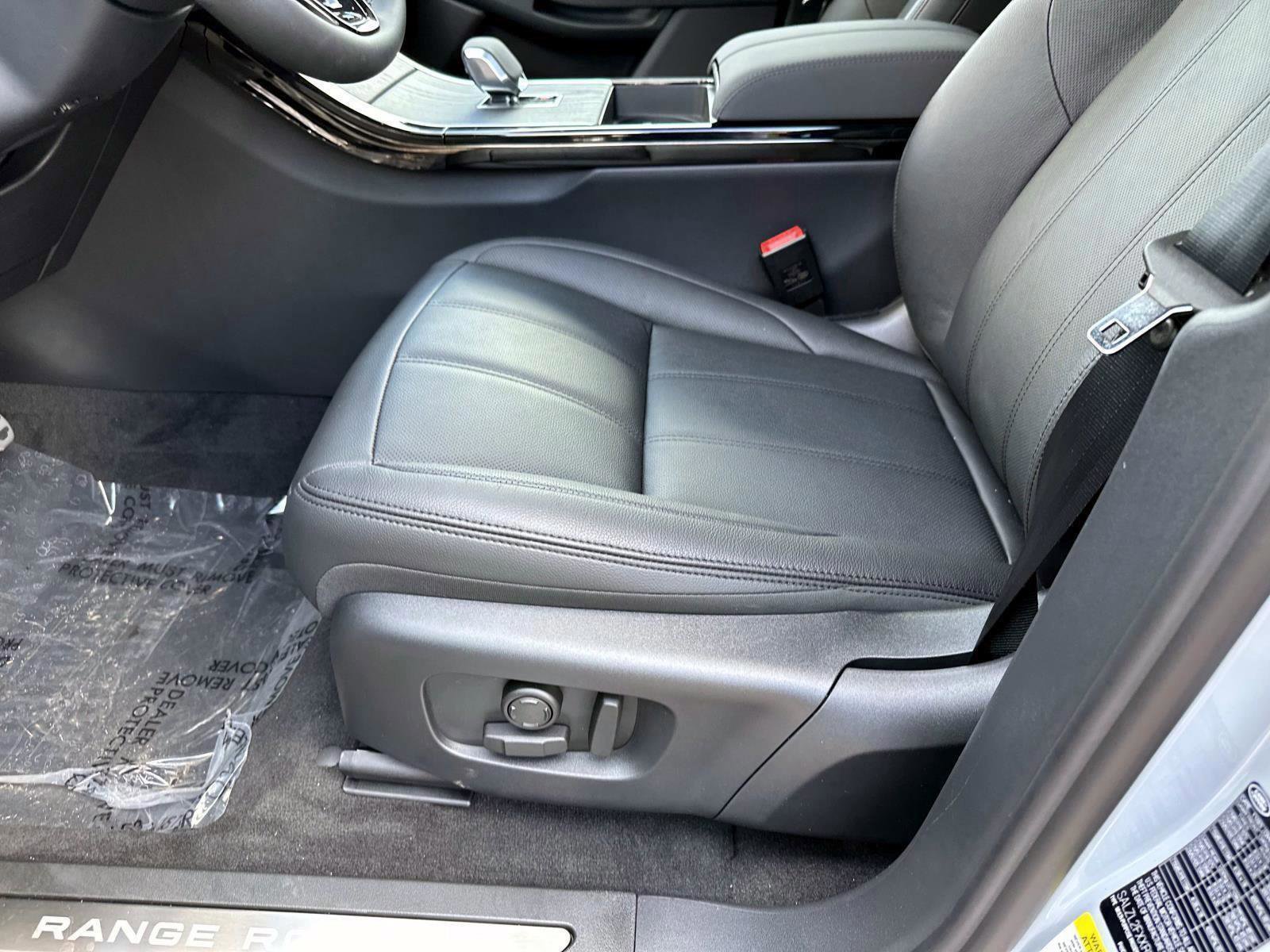 Used 2024 Land Rover Range Rover Evoque Dynamic SE image 16