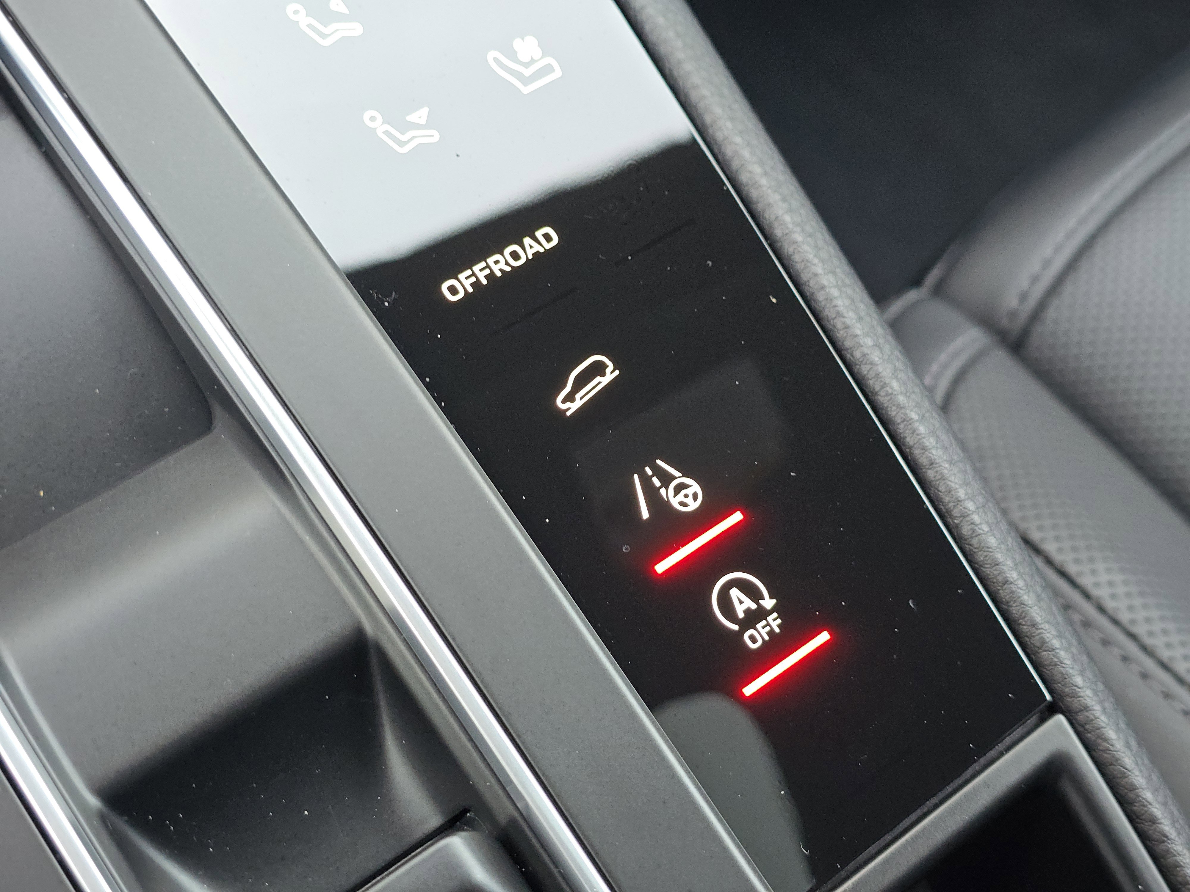 Certified 2025 Porsche Macan image 25