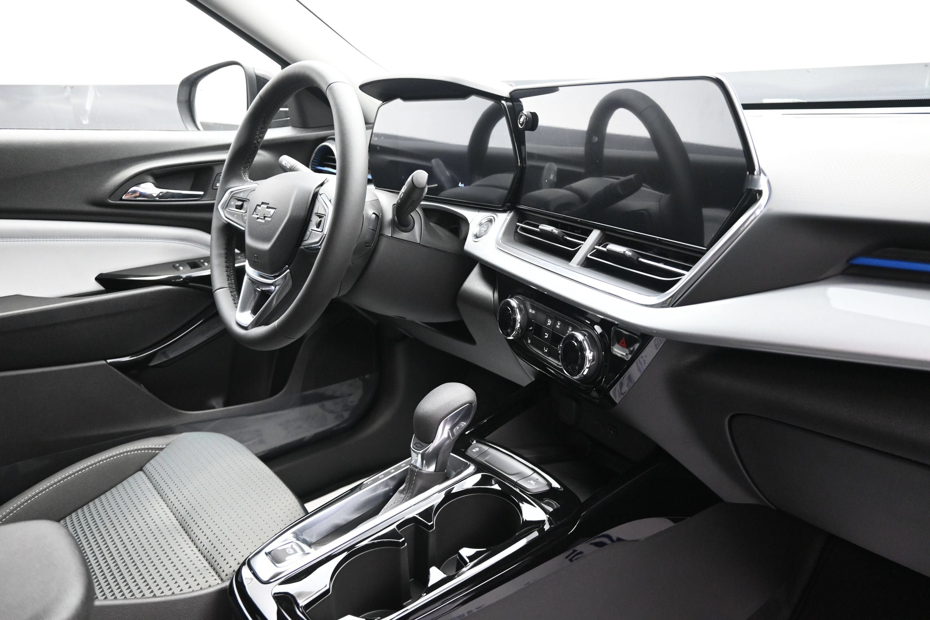 New 2026 Chevrolet Trax LT w/ Sunroof Package FWD image 31