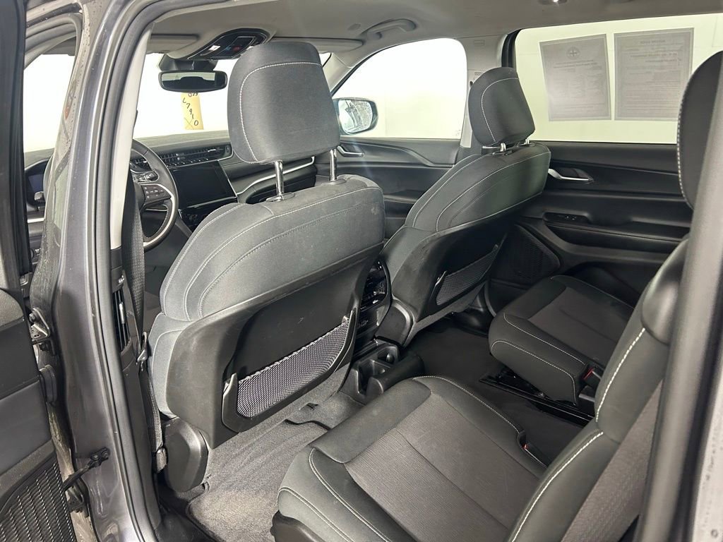 Used 2023 Jeep Grand Cherokee L Laredo AWD/4WD image 15