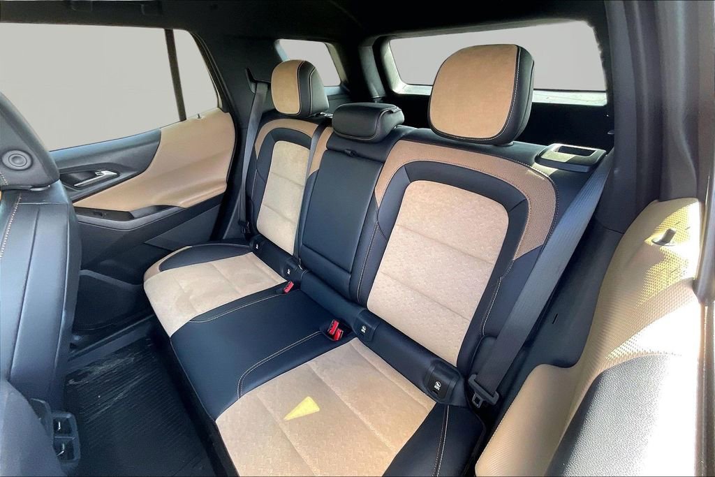 Used 2025 Chevrolet Equinox ACTIV w/ Safety and Technology Package image 25