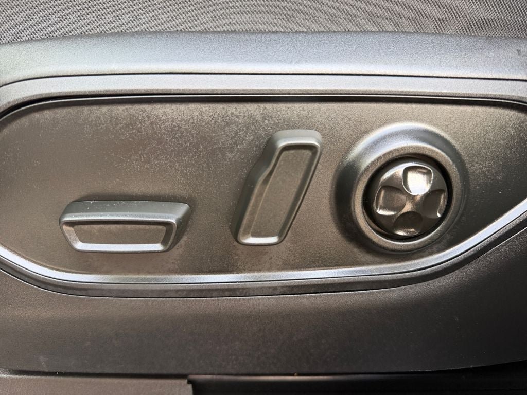 Used 2024 Jeep Grand Cherokee L Altitude AWD/4WD image 13