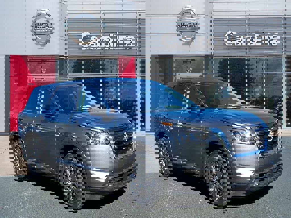 Used 2025 Nissan Pathfinder S image 1