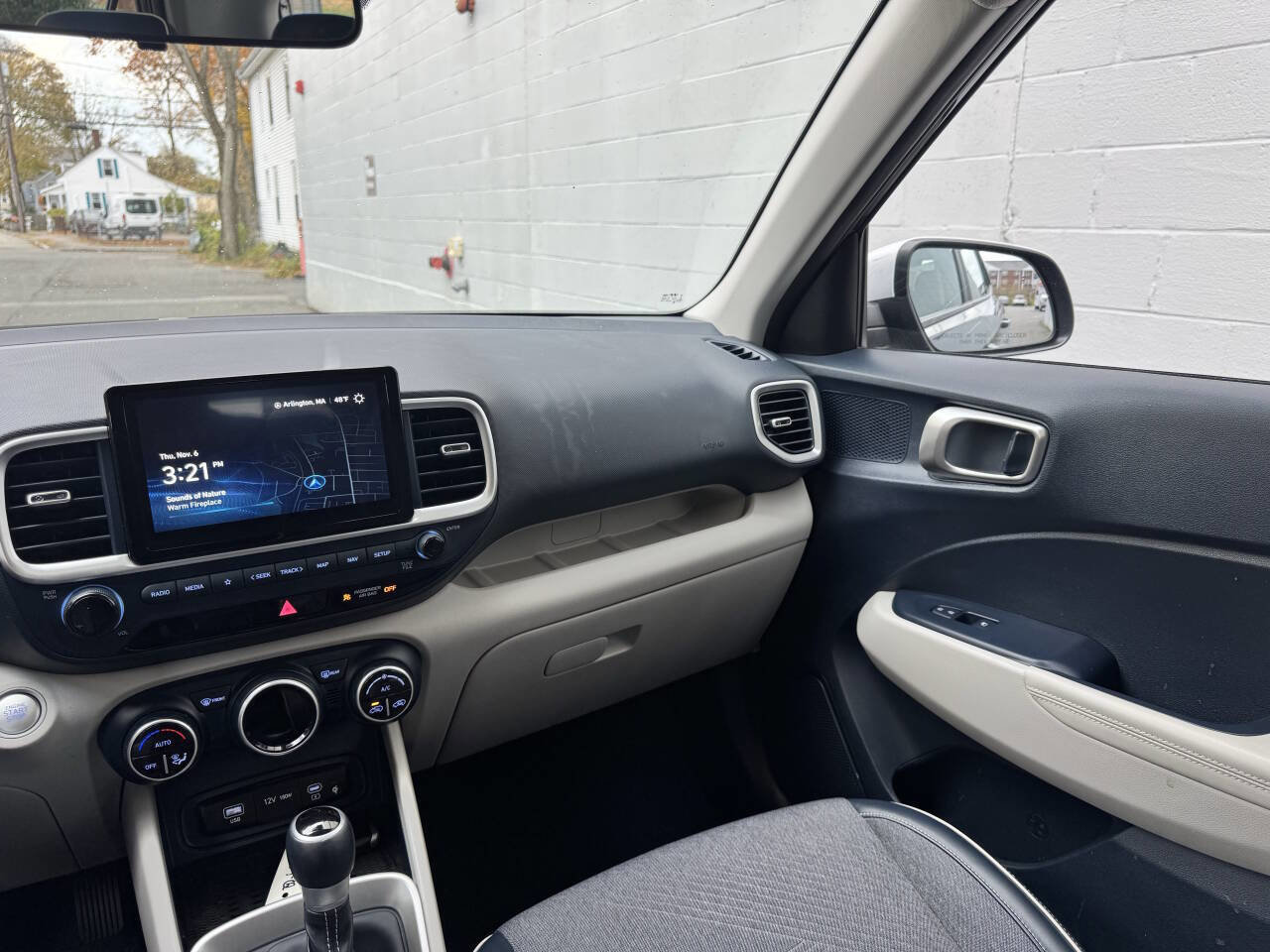 Used 2023 Hyundai Venue Limited w/ Cargo Package image 31