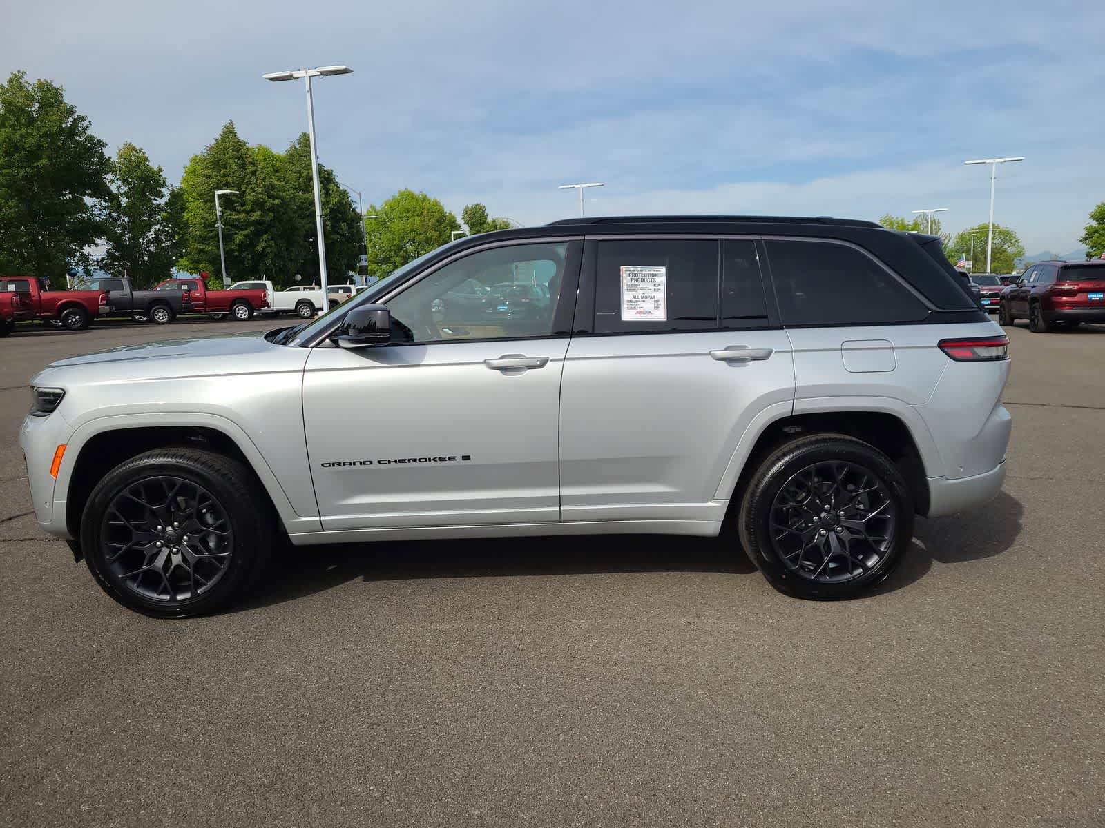 New 2026 Jeep Grand Cherokee Summit AWD/4WD image 11