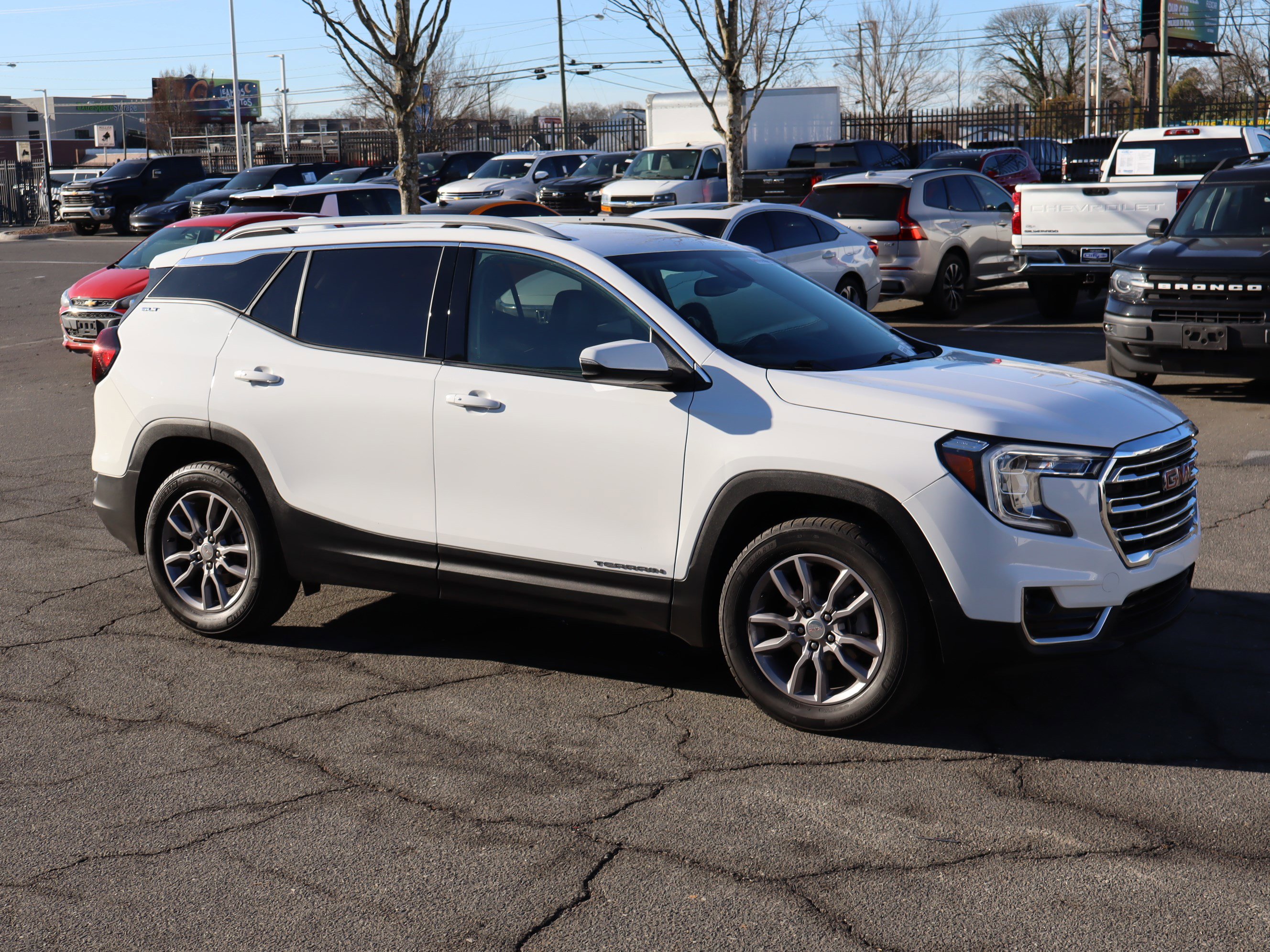 Certified 2024 GMC Terrain SLT image 2