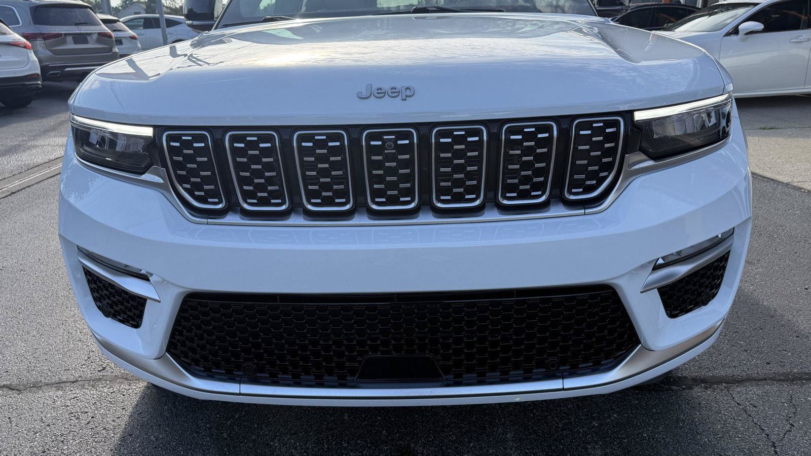 Used 2025 Jeep Grand Cherokee Summit AWD/4WD image 12