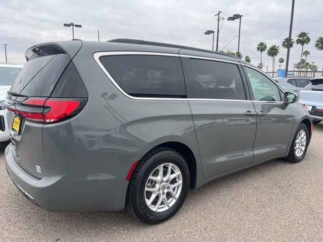 Used 2022 Chrysler Pacifica Touring-L image 3
