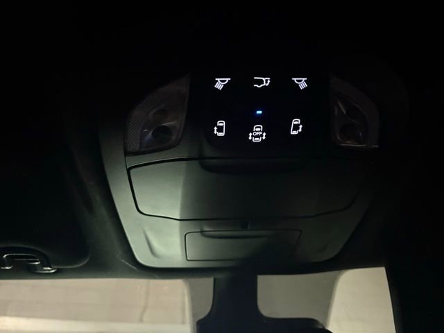 Used 2025 Chrysler Pacifica Select image 15
