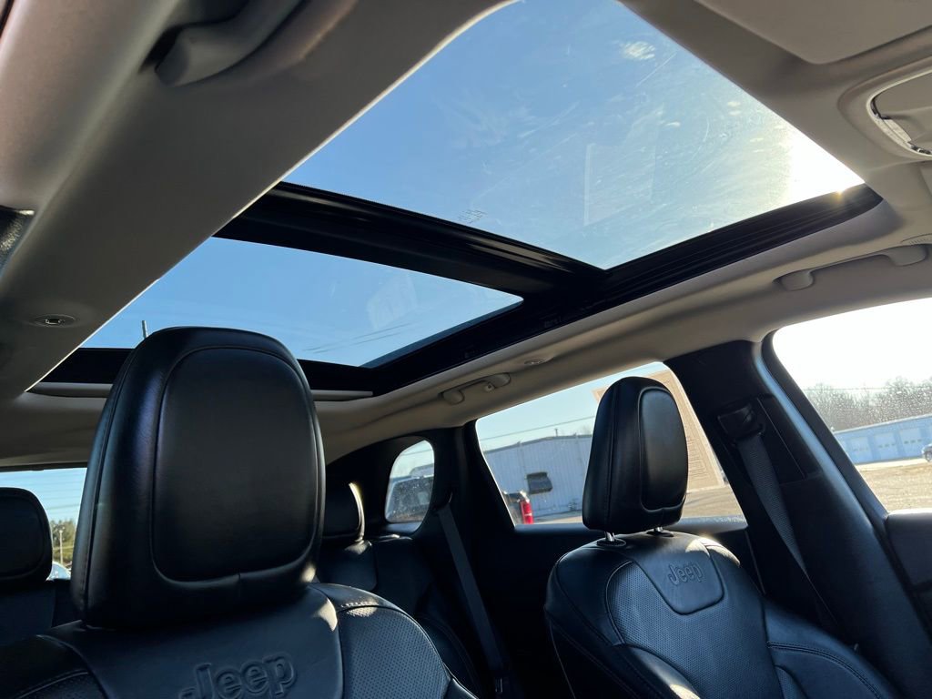 Used 2022 Jeep Cherokee Limited w/ Mopar Interior Package image 14