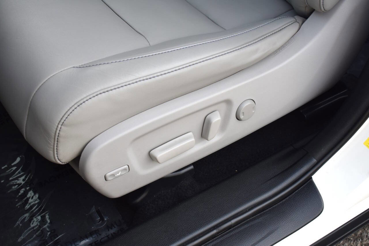 Used 2015 Toyota Highlander XLE AWD/4WD image 41