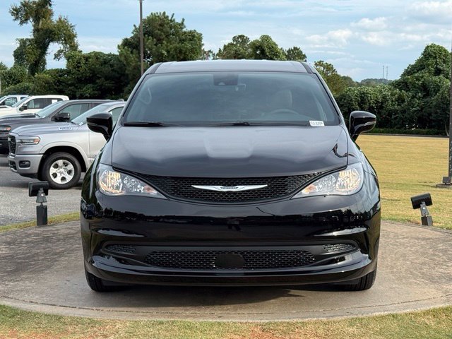 New 2027 Chrysler Pacifica LX FWD image 2