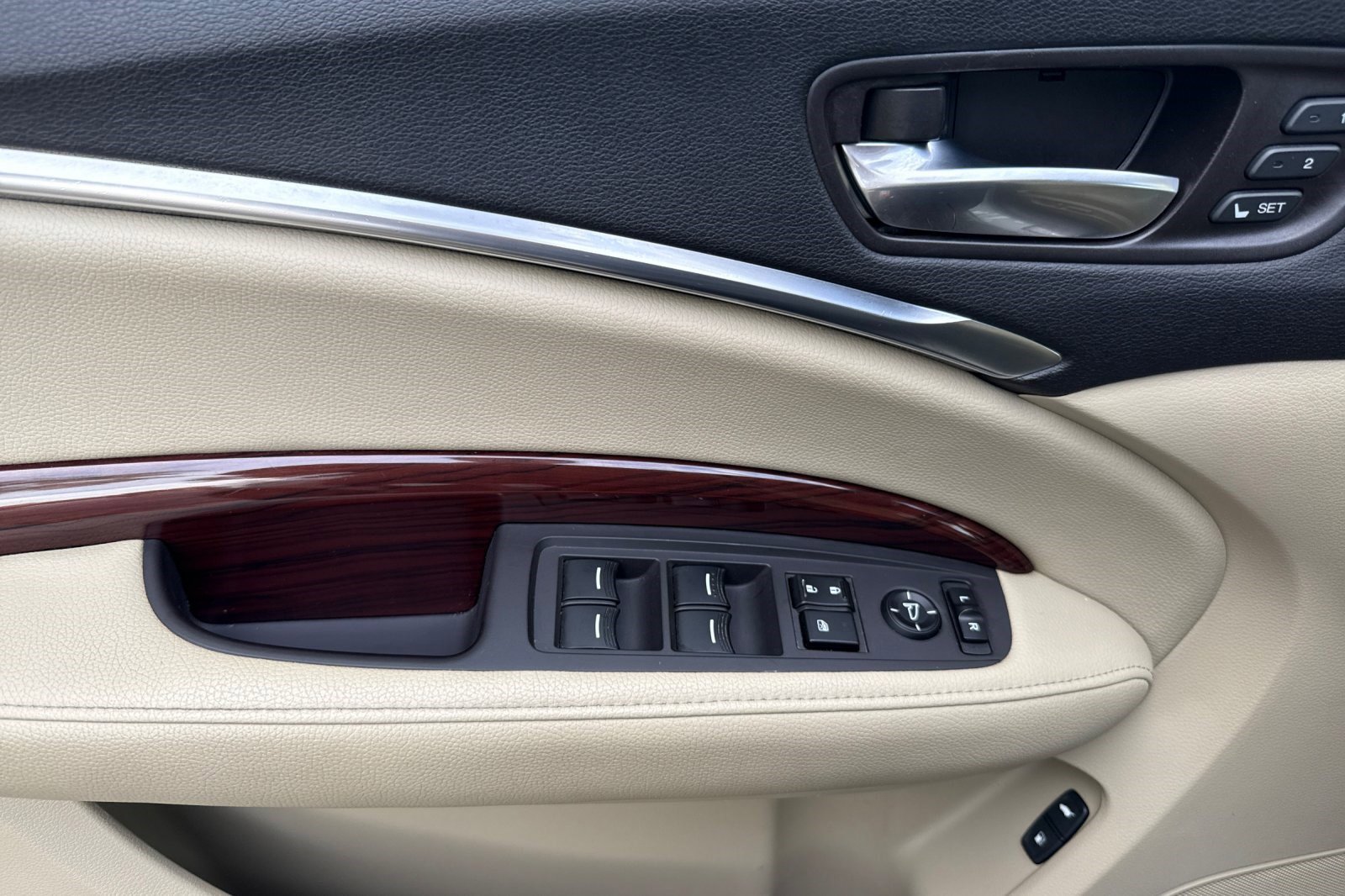 Used 2016 Acura MDX SH-AWD w/ Technology Package image 12