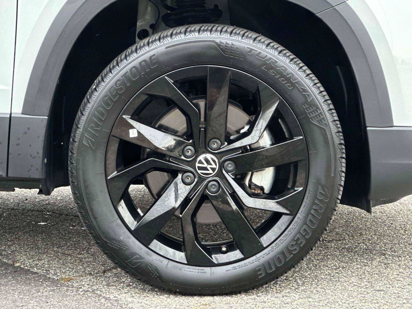 Certified 2022 Volkswagen Taos SE w/ Panoramic Sunroof Package image 6