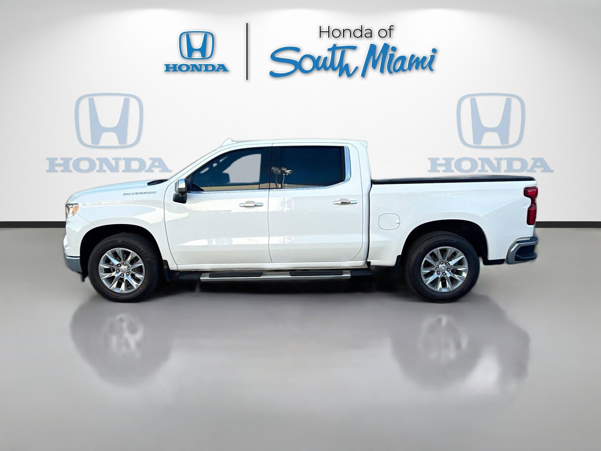 Used 2022 Chevrolet Silverado 1500 LTZ w/ LTZ Convenience Package II image 4