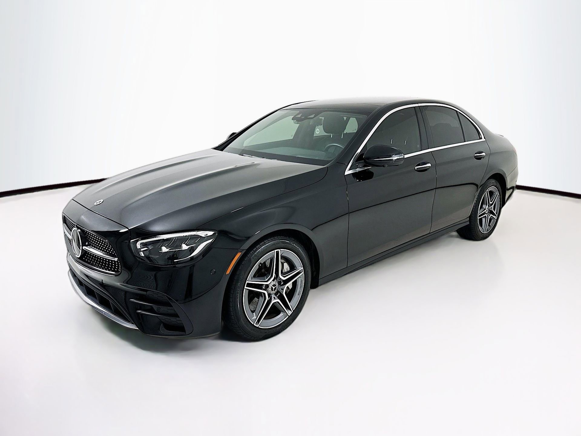 Used 2023 Mercedes-Benz E 350 4MATIC Sedan image 3