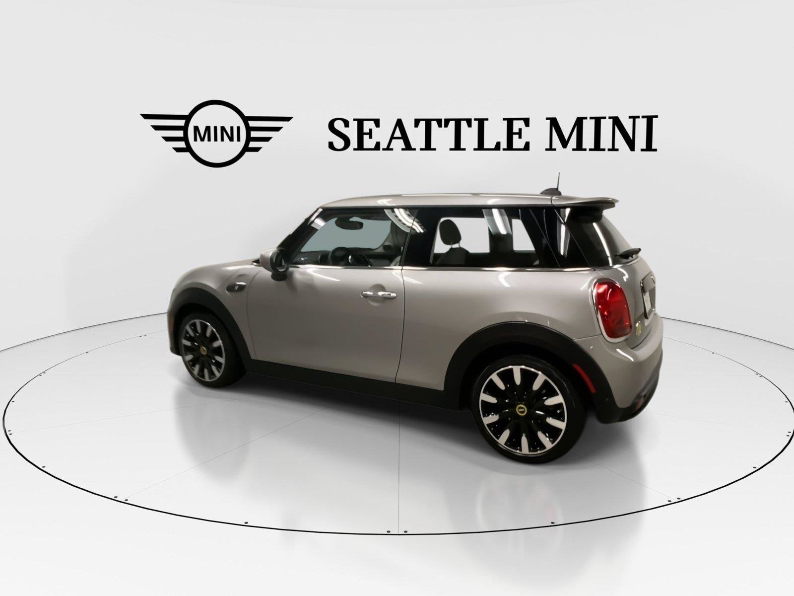 Used 2024 MINI Cooper SE w/ Signature Upholstery Package FWD image 8