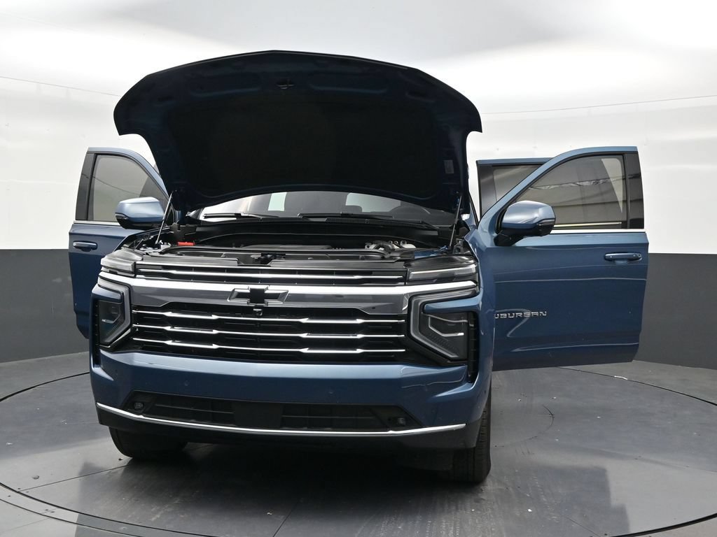 Used 2025 Chevrolet Suburban LT w/ Comfort Package RWD image 33