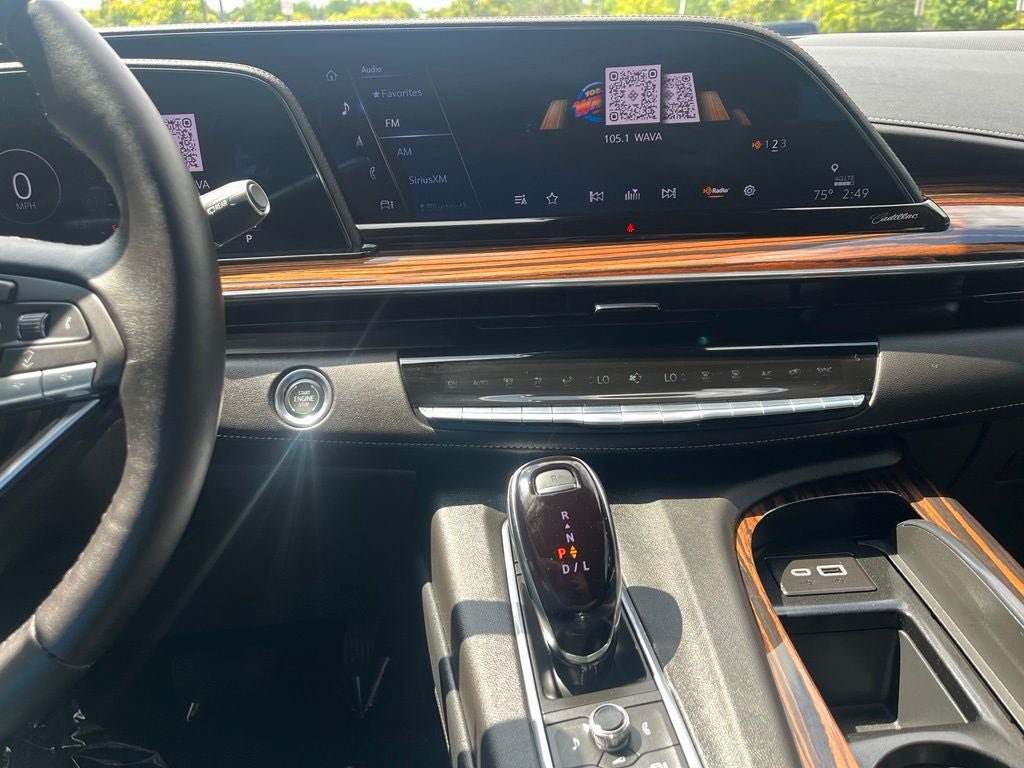 Used 2024 Cadillac Escalade Premium Luxury AWD/4WD image 32