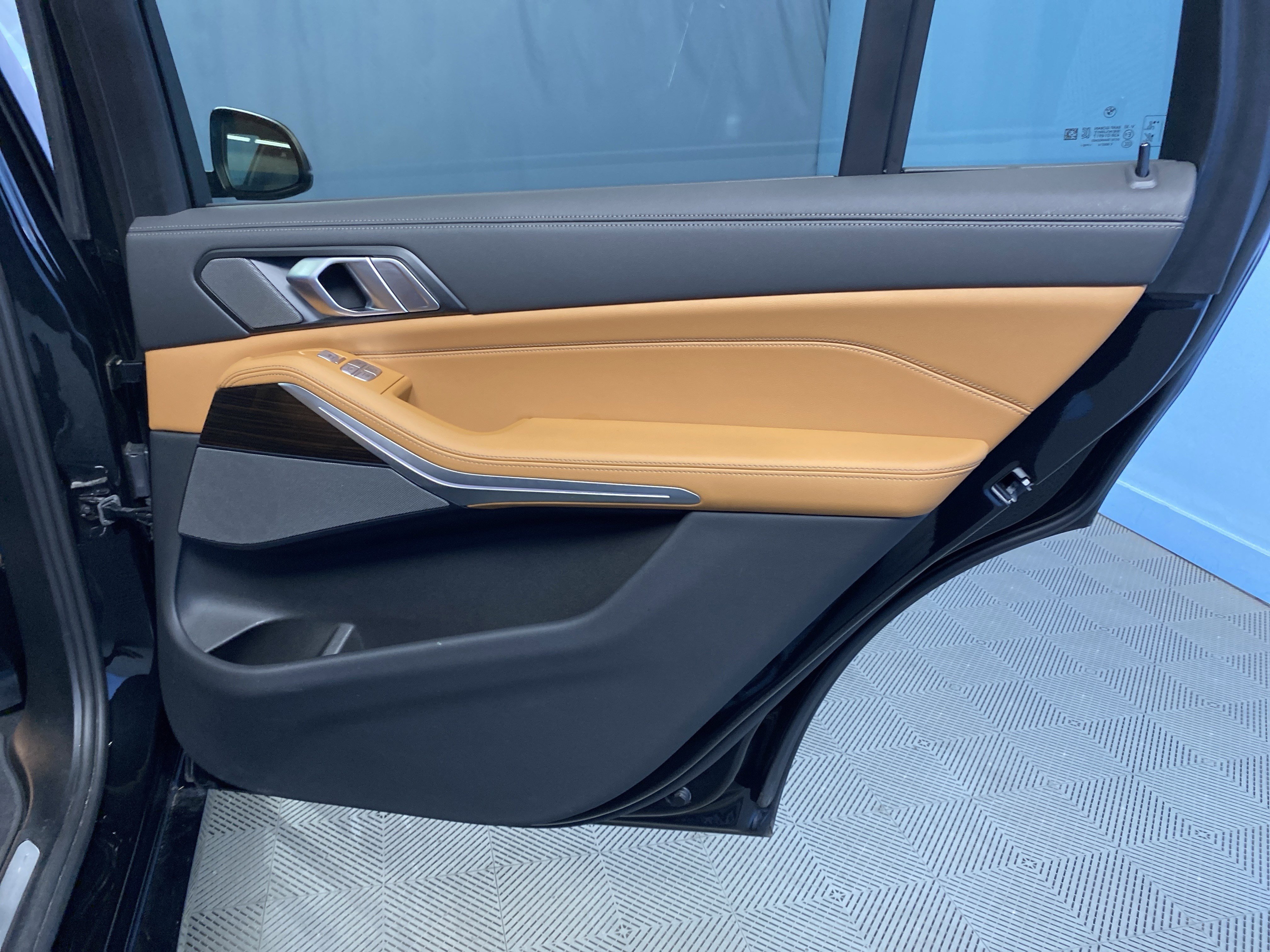 Used 2024 BMW X7 xDrive40i w/ Premium Package image 37