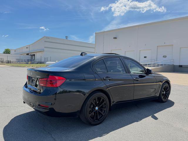 Used 2018 BMW 320i xDrive Sedan w/ Convenience Package AWD/4WD image 4
