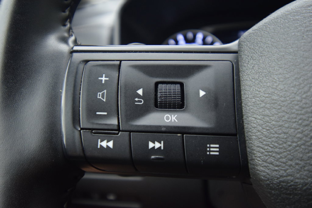Used 2025 Nissan Rogue SV AWD/4WD image 28