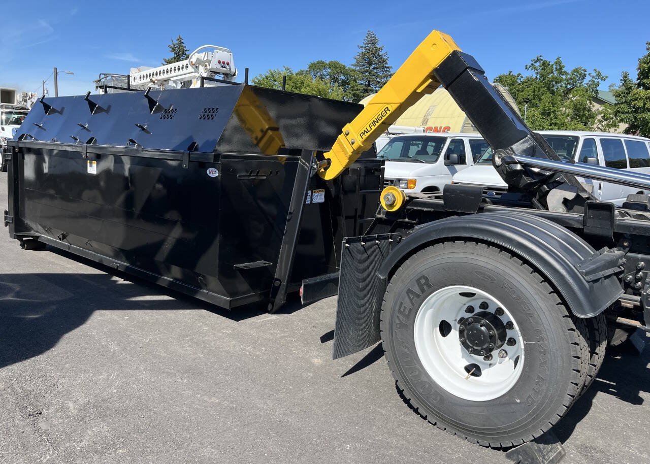 Used 2023 Ford F750 2WD Crew Cab Super Duty image 36