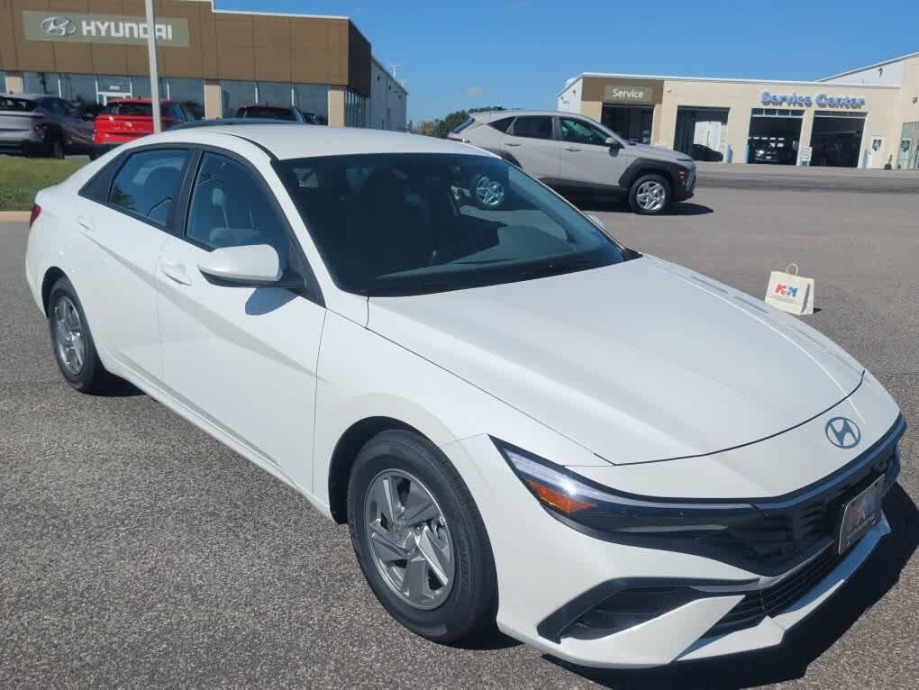 New 2026 Hyundai Elantra SE FWD image 15