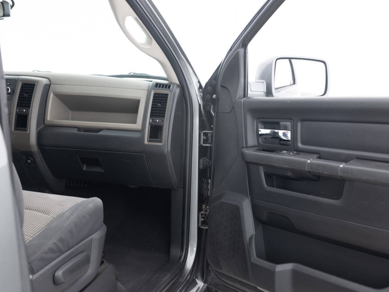Used 2012 RAM 1500 Express RWD image 32