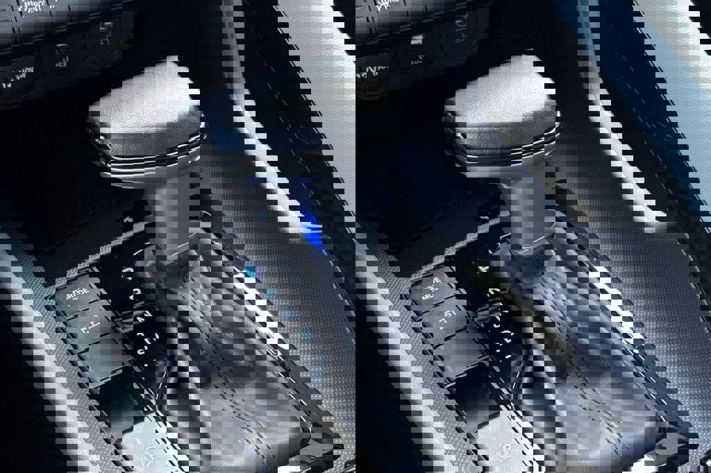 Used 2025 Hyundai Elantra Limited image 19