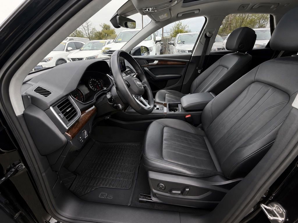 Used 2020 Audi Q5 2.0T Premium w/ Convenience Package AWD/4WD image 10